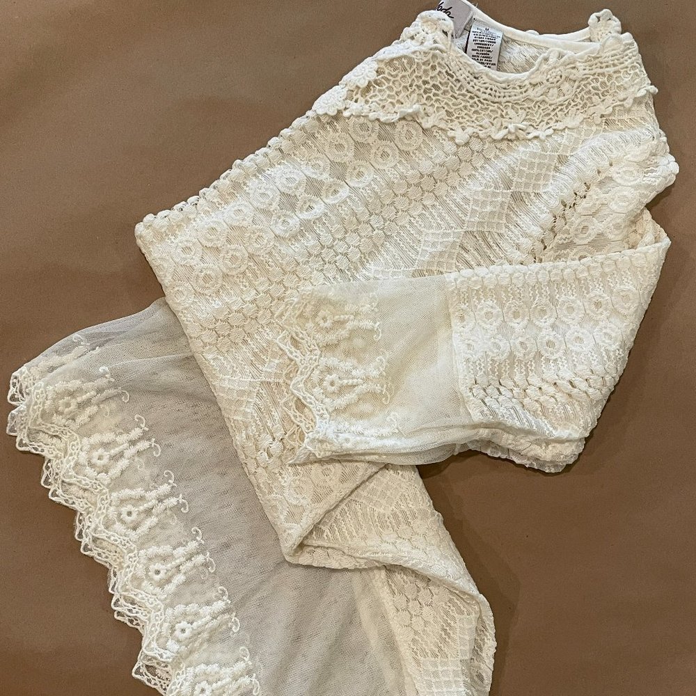 NWOT Ivory Lace Top/Cover Up size Medium